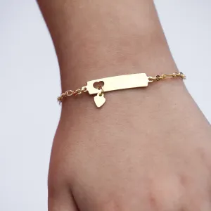 PULSEIRA INFANTIL COM PLACA PARA GRAVAR NOME COM CORAÇÃO PENDURADO LISA -BANHADO A OURO 18K