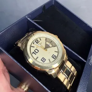 RELOGIO CONDOR MASCULINO DOURADO COM FUNDO DOURADO E PONTEIRO PRETO CO2117BA/34X  - COR AÇO DOURADO