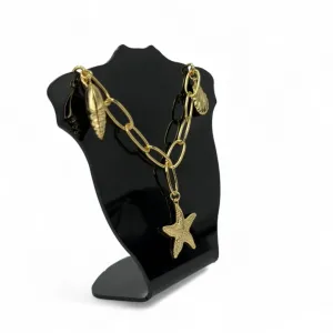 CHOKER ELO CARTHIE GROSSO COM PENDURICALHO CONCHA, ESTRELA DO MAR E BUZIOS LISO COM EXTENSOR - BANHADO A OURO 18K