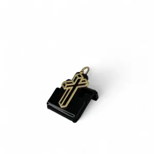 PINGENTE CRUZ 3D MÉDIA - BANHADO A OURO 18K