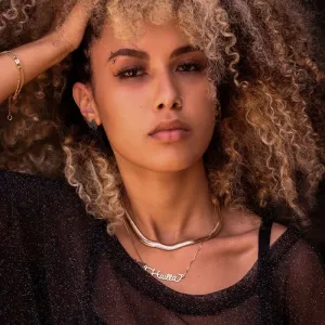 CORRENTE PERSONALIZADA NOME SIMPLES HAILA - BANHADO A OURO 18K