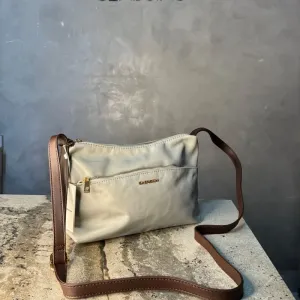 BOLSA CINZA COM MARROM LISA POLIURETANO CHENSON