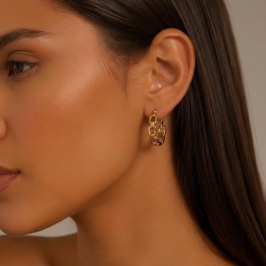BRINCO ARGOLA CARTHIE GRANDE LISA - BANHADO A OURO 18K