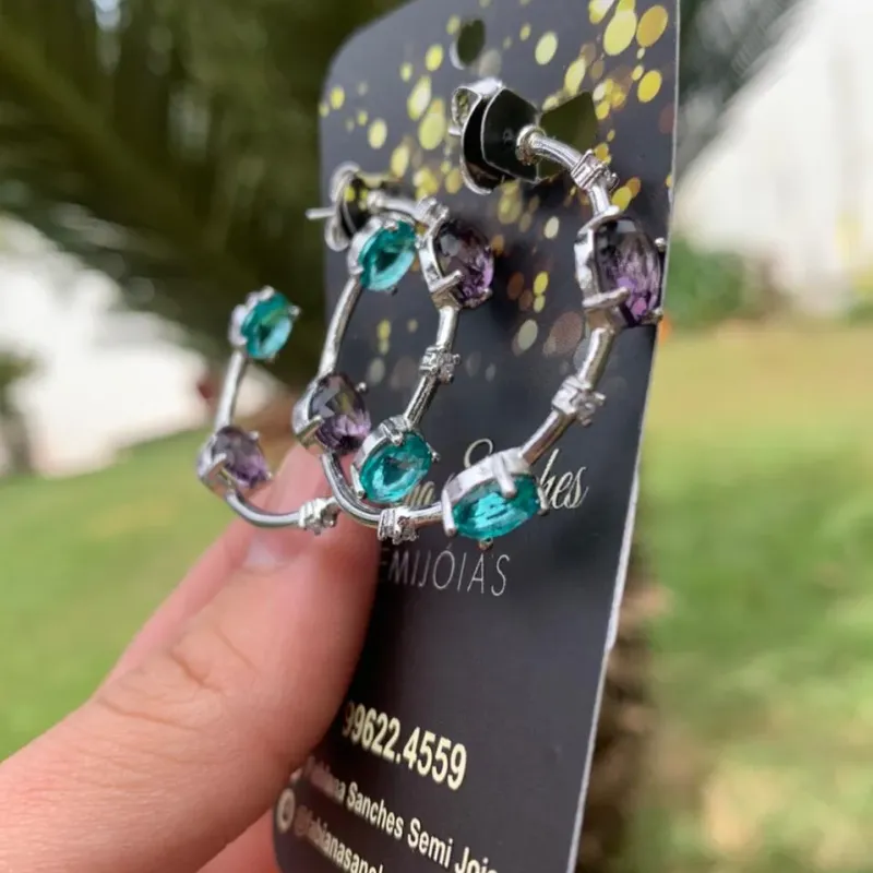 ARGOLA CRAVEJADA GOTA COLORS -  BANHADO A RÓDIO BRANCO
