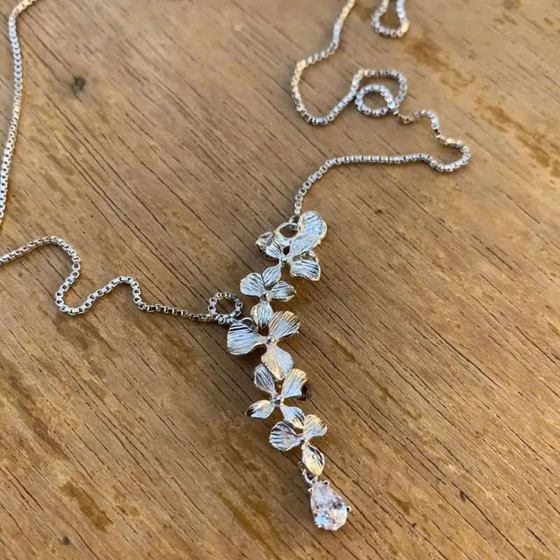 CONJUNTO ORQUÍDEA COM ZIRCONIA - BANHADO A RÓDIO BRANCO
