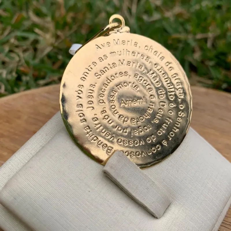 PINGENTE MEDALHA ORAÇÃO AVE MARIA GRANDE- BANHADO A OURO 18K