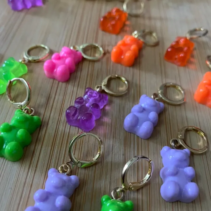 PINGENTE URSINHO TED LILÁS CINTILANTE- BANHADO A OURO 18K