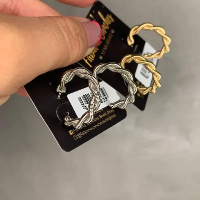 BRINCO ARGOLA TRANÇADA FIO DUPLO MOLA- BANHADO A OURO 18K