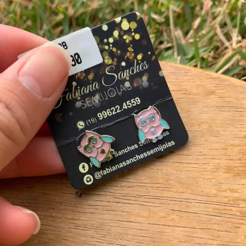 BRINCO CORUJA ROSA - BANHADO A RÓDIO BRANCO