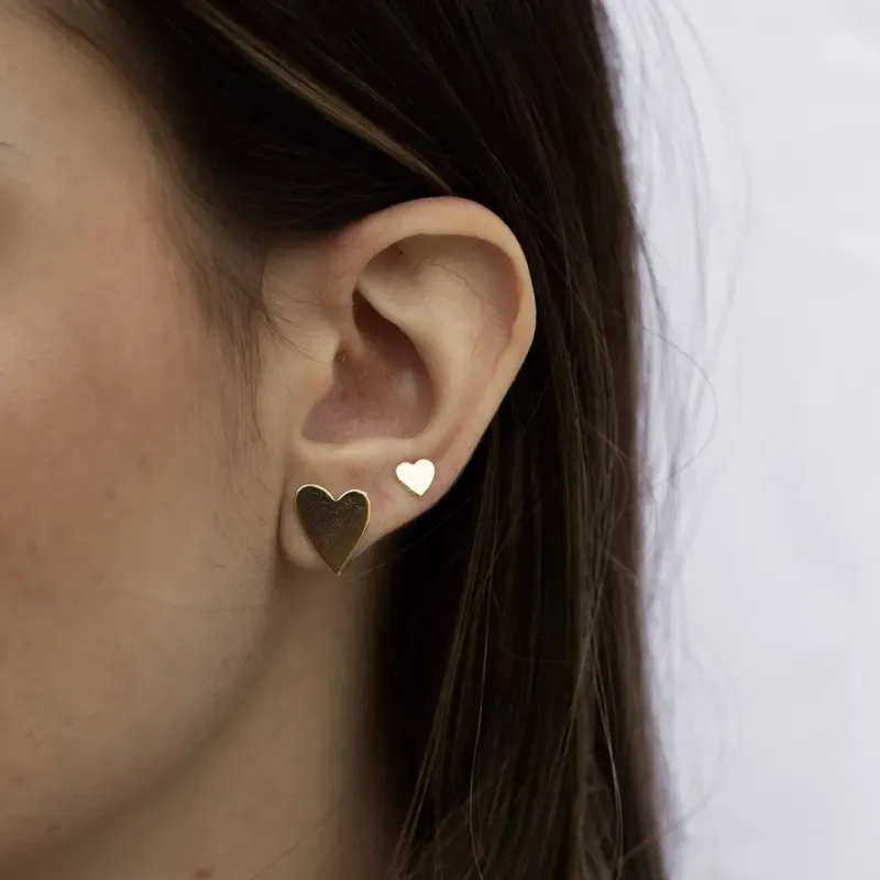 BRINCO CORAÇÃO COM PONTA LISO - BANHADO A OURO 18K