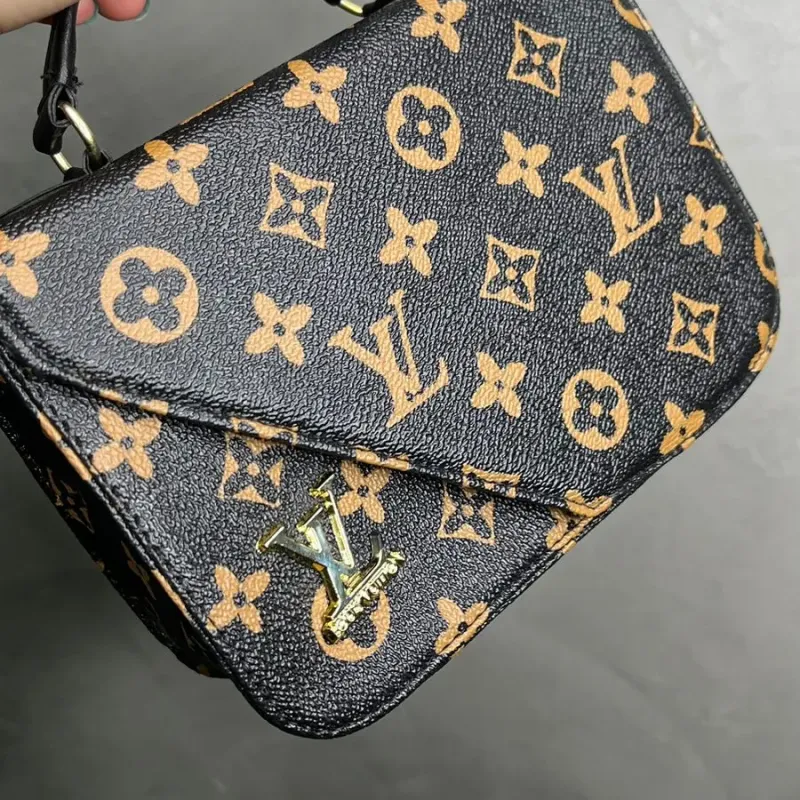 BOLSA REPLICA LV MARROM COURO SINTÉTICO COM ALÇA