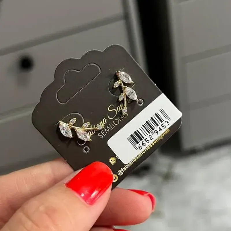 BRINCO FOLHA ZIRCONIA CRISTAL- BANHADO A OURO 18K