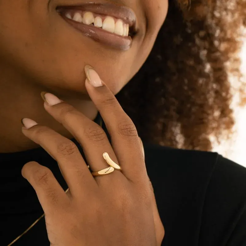 ANEL REGULAVEL COM 2 PONTAS LISAS - BANHADO A OURO 18K