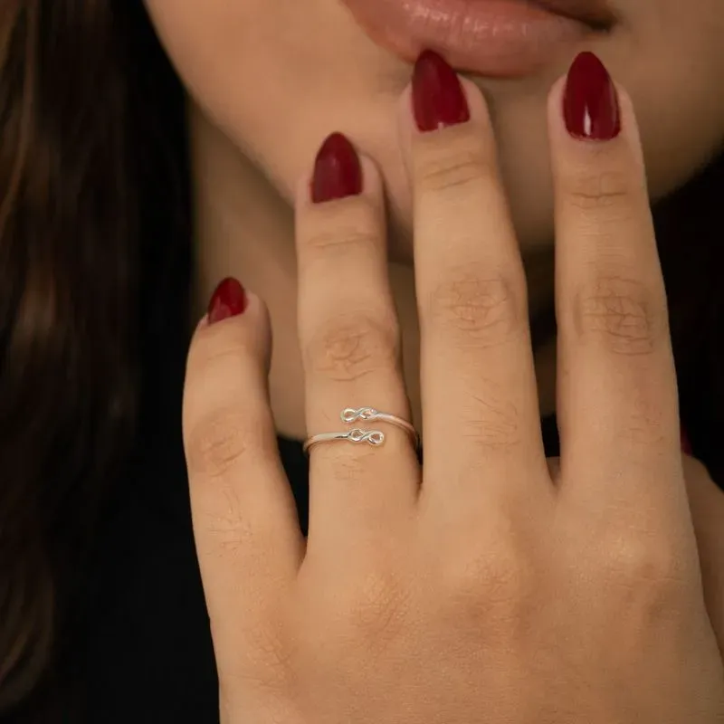 ANEL RÉGULAVEL SÍMBOLO INFINITO SIMPLES - BANHADO A PRATA 925