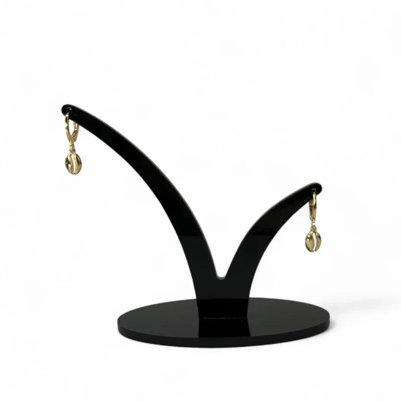 BRINCO ARGOLA COM PENDURICALHO BUZIOS LISA - BANHADO A OURO 18K