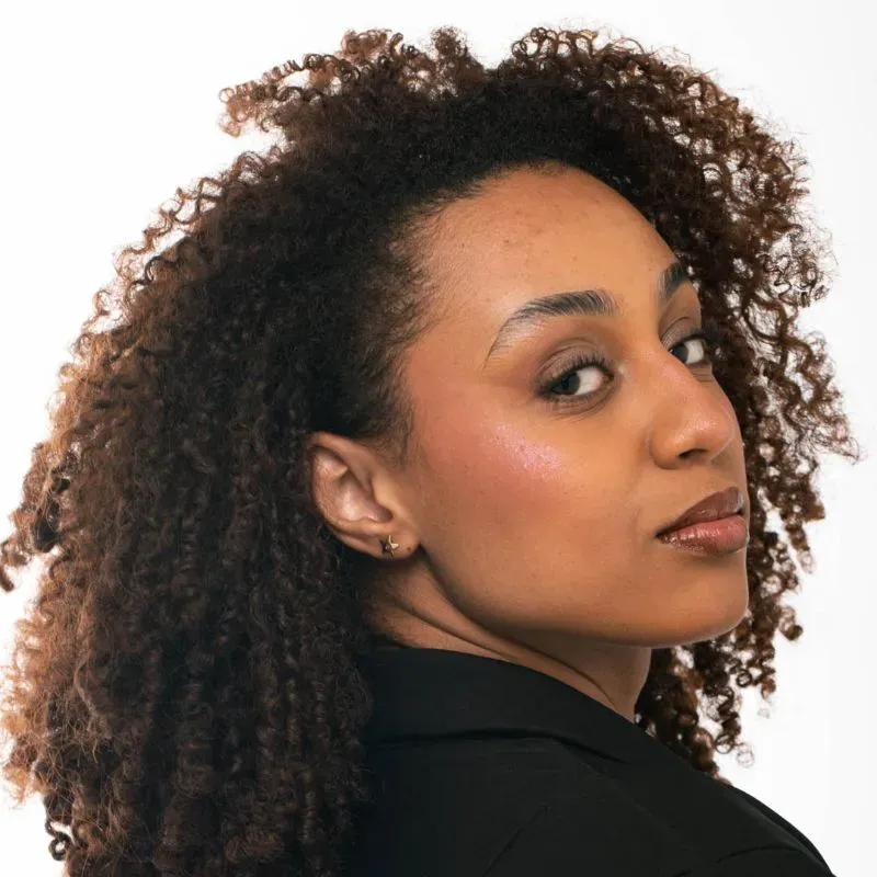 BRINCO PEQUENO ESTRELA LISA GRANDE- BANHADO A OURO 18K