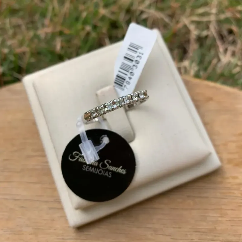 ANEL APARADOR, MEIA ALIANÇA  ZIRCONIA CRISTAL Nª17- BANHADO A RÓDIO BRANCO ANEL APARADOR, MEIA ALIANÇA  ZIRCONIA CRISTAL Nª17- BANHADO A RÓDIO BRANCO