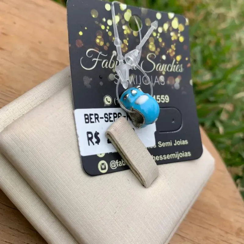 BERLOQUE  SEPARADOR FUSCA RESINADO AZUL CLARO-  BANHADO A RÓDIO BRANCO BERLOQUE  SEPARADOR FUSCA RESINADO AZUL CLARO-  BANHADO A RÓDIO BRANCO