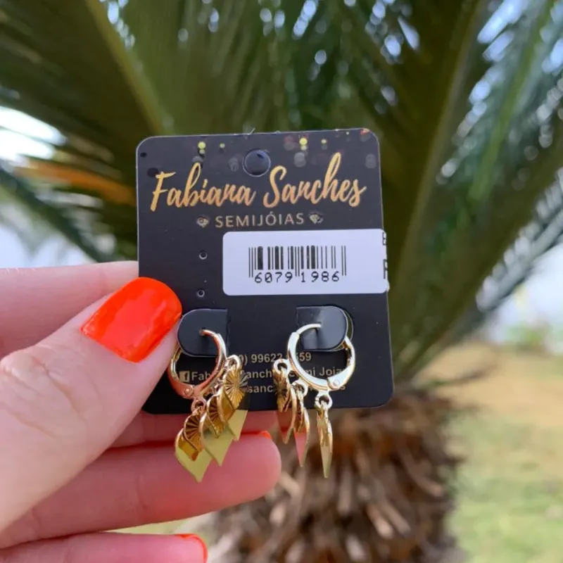 BRINCO ARGOLA COM PENDURICALHO CORAÇÃO LISO E TRABALHADO - BANHADO A OURO 18K BRINCO ARGOLA COM PENDURICALHO CORAÇÃO LISO E TRABALHADO - BANHADO A OURO 18K