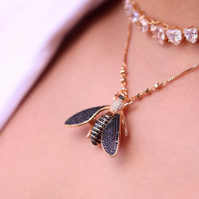 CHOKER CORAÇÕES   CRISTAL CRAVEJADO COM EXTENSOR- BANHADO A OURO 18K CHOKER CORAÇÕES   CRISTAL CRAVEJADO COM EXTENSOR- BANHADO A OURO 18K