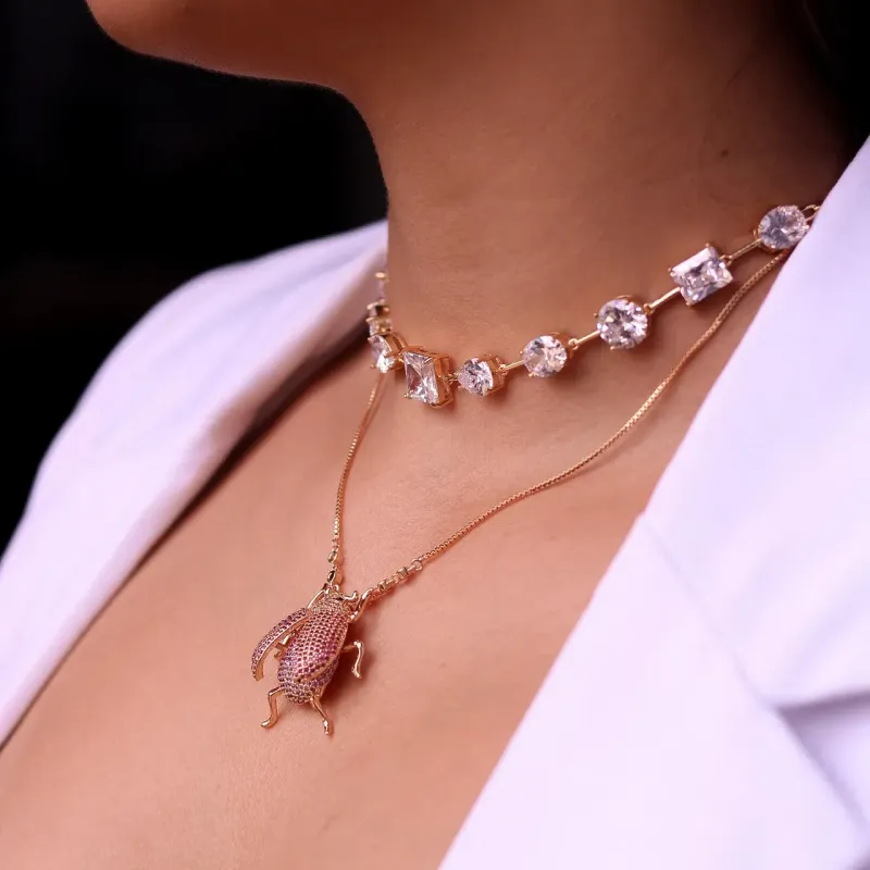 CHOKER FORMAS GEOMÉTRICA  CRISTAL CRAVEJADO  COM EXTENSOR- BANHADO A OURO 18K CHOKER FORMAS GEOMÉTRICA  CRISTAL CRAVEJADO  COM EXTENSOR- BANHADO A OURO 18K