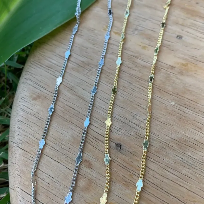 CORRENTE ELO GRUMET FINO COM MINI TREVO - BANHADO A RÓDIO BRANCO CORRENTE ELO GRUMET FINO COM MINI TREVO - BANHADO A RÓDIO BRANCO