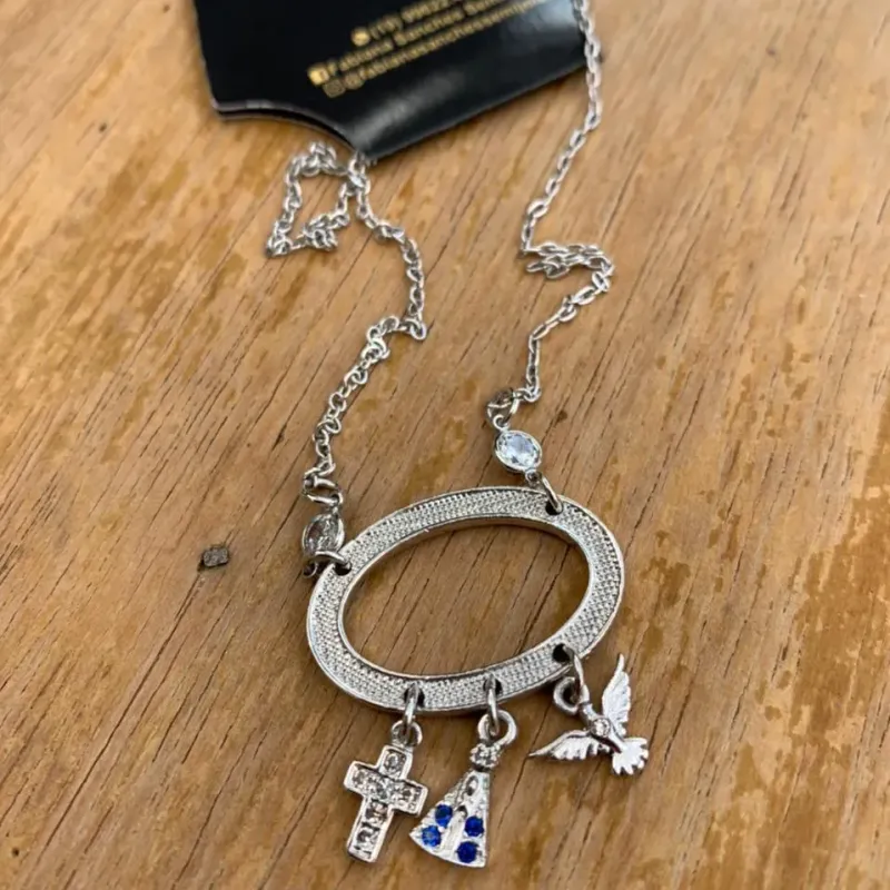 CORRENTE MINI MANDALA NOSSA SENHORA ESPÍRITO SANTO E CRUZ COM EXTENSOR- BANHADO A RÓDIO BRANCO CORRENTE MINI MANDALA NOSSA SENHORA ESPÍRITO SANTO E CRUZ COM EXTENSOR- BANHADO A RÓDIO BRANCO