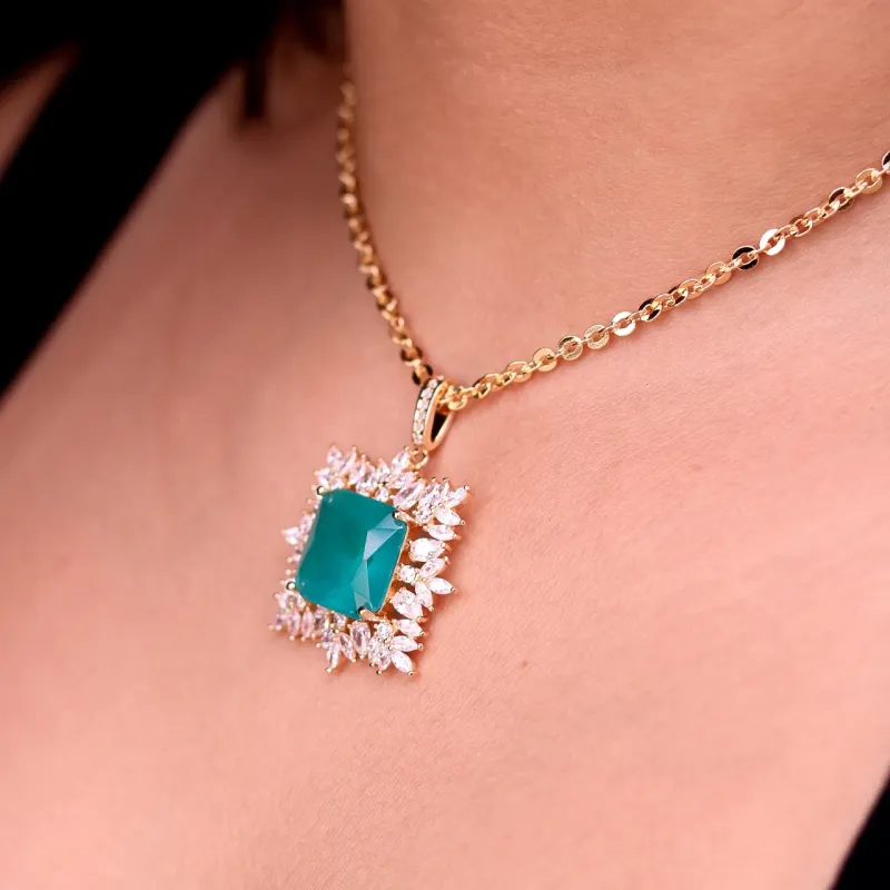 CORRENTE TURMALINA QUADRADA VERDE  CRAVEJADO - BANHADO A OURO 18K CORRENTE TURMALINA QUADRADA VERDE  CRAVEJADO - BANHADO A OURO 18K