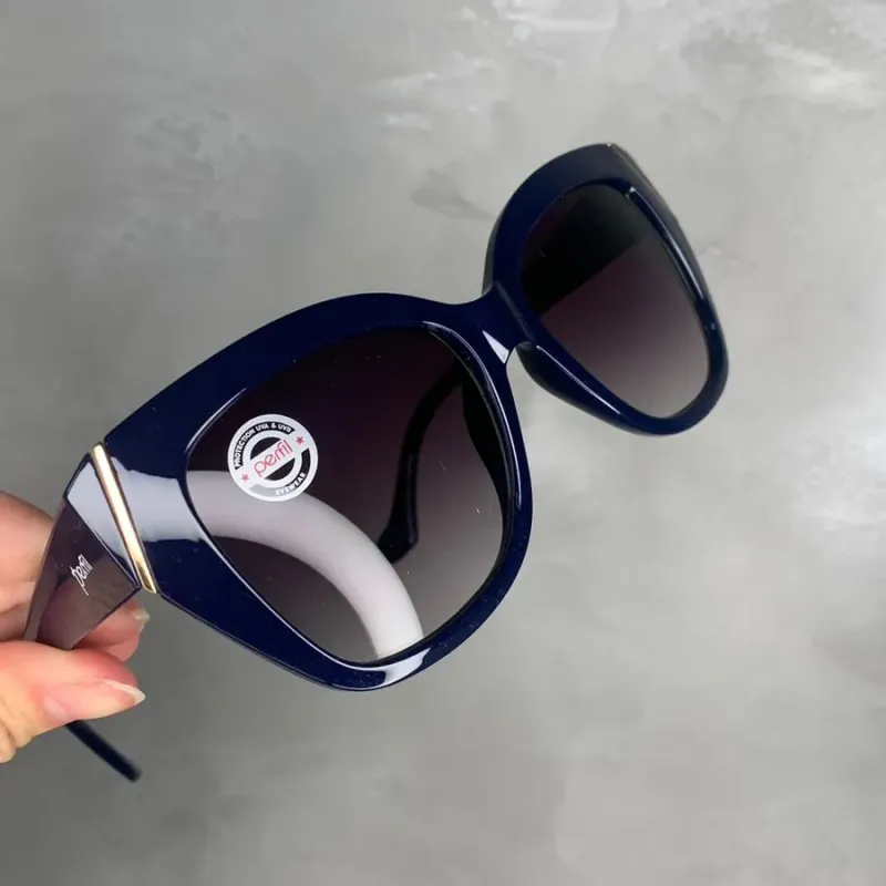 ÓCULOS FEMININO GRANDE GATINHO AZUL MARINHO COM DETALHE DOURADO-LENTE NÃO POLARIZADA ÓCULOS FEMININO GRANDE GATINHO AZUL MARINHO COM DETALHE DOURADO-LENTE NÃO POLARIZADA