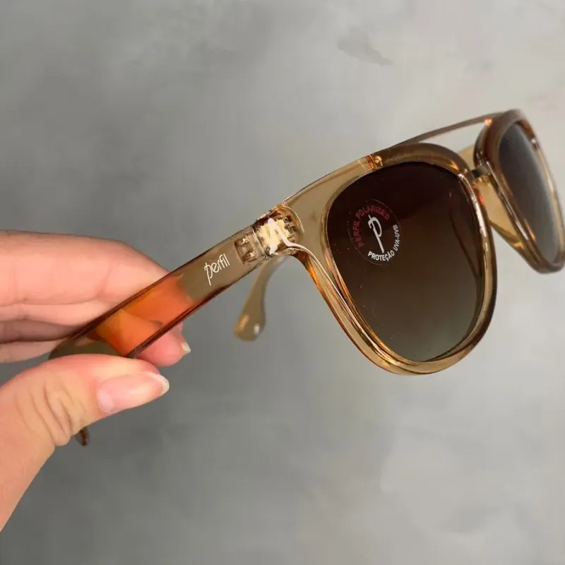 ÓCULOS FEMININO MARRON TRASPARENTE COM ASTE DOURADA -LENTE POLARIZADA ÓCULOS FEMININO MARRON TRASPARENTE COM ASTE DOURADA -LENTE POLARIZADA