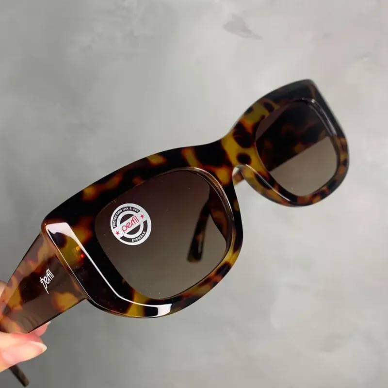 ÓCULOS FEMININO RETRO ANIMAL PRINT ASTE LARGA -LENTE NÃO POLARIZADA ÓCULOS FEMININO RETRO ANIMAL PRINT ASTE LARGA -LENTE NÃO POLARIZADA