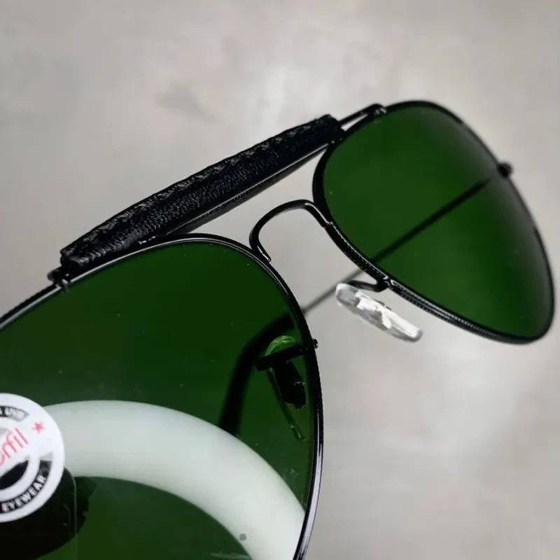 OCULOS MASCULINO AVIADOR ARMAÇÃO FERRO PRETO LENTE G15 DETALHE EM COURO, ASTE EM FERRO E COURO - LENTE NÃO POLARIZADA OCULOS MASCULINO AVIADOR ARMAÇÃO FERRO PRETO LENTE G15 DETALHE EM COURO, ASTE EM FERRO E COURO - LENTE NÃO POLARIZADA