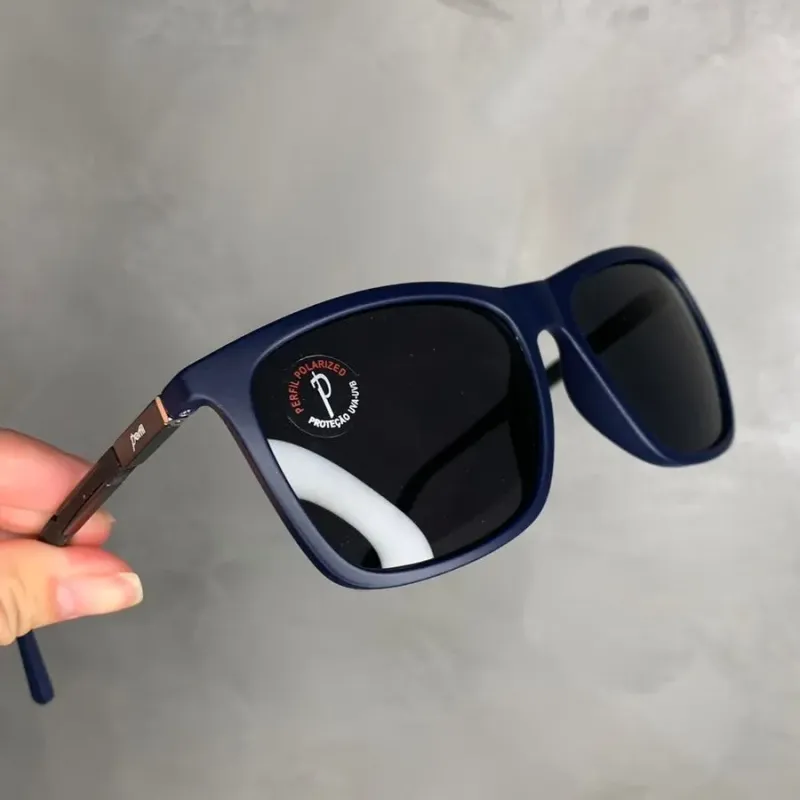 OCULOS MASCULINO QUADRADO ARMAÇÃO AZUL FOSCO, ASTE  FOSCA COM BORRACHA E FERRO - LENTE POLARIZADA OCULOS MASCULINO QUADRADO ARMAÇÃO AZUL FOSCO, ASTE  FOSCA COM BORRACHA E FERRO - LENTE POLARIZADA