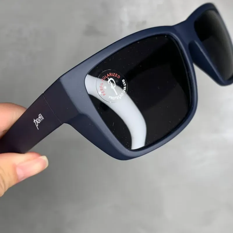 OCULOS MASCULINO QUADRADO ARMAÇÃO AZUL FOSCO, ASTE LARGA FOSCA - LENTE POLARIZADA OCULOS MASCULINO QUADRADO ARMAÇÃO AZUL FOSCO, ASTE LARGA FOSCA - LENTE POLARIZADA