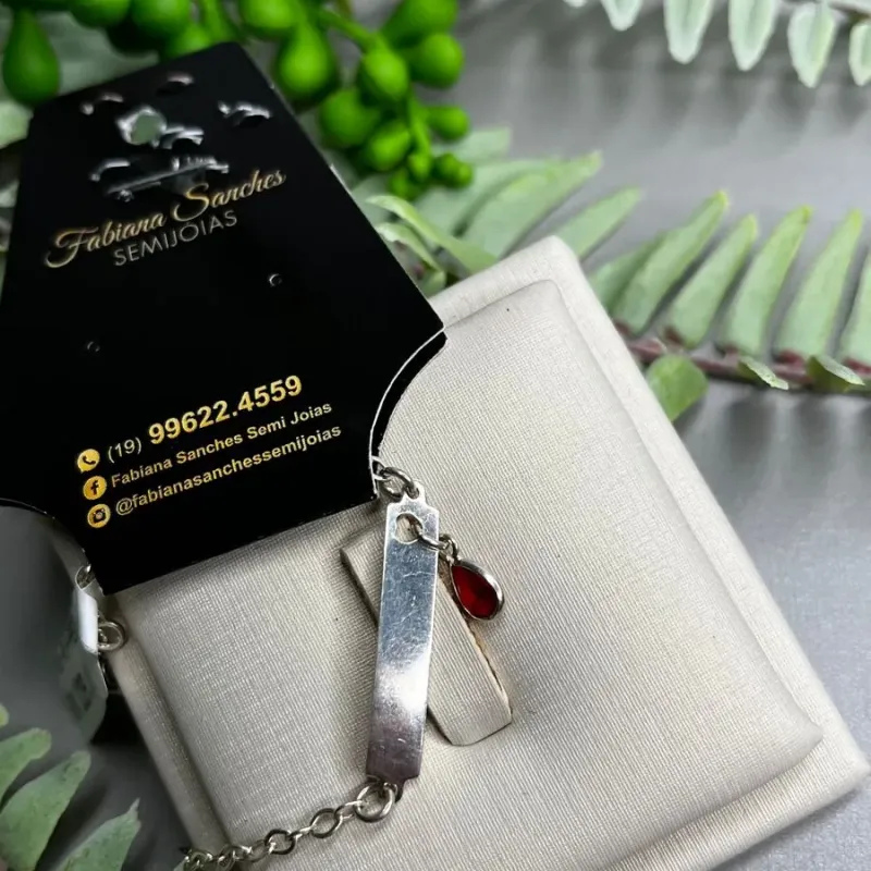 PULSEIRA INFANTIL PLACA COM GOTA VERMELHA PENDURADA  - PRATA 925 PULSEIRA INFANTIL PLACA COM GOTA VERMELHA PENDURADA  - PRATA 925