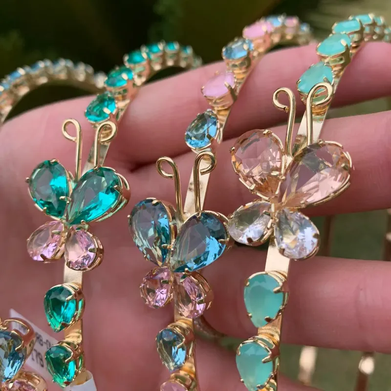 TIARA BORBOLETA E GOTA  AZUL E ROSA PEQUENA DE FERRO- BANHADO A OURO 18K TIARA BORBOLETA E GOTA  AZUL E ROSA PEQUENA DE FERRO- BANHADO A OURO 18K