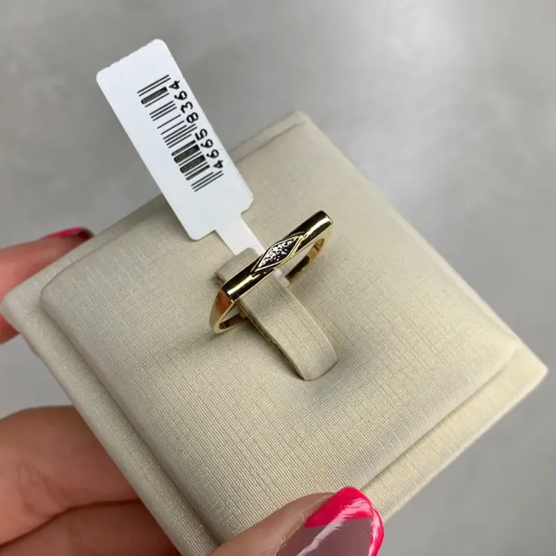 ANEL QUADRADO LISO COM DETALHE EM RÓDIO BRANCO Nª14- BANHADO A OURO 18K ANEL QUADRADO LISO COM DETALHE EM RÓDIO BRANCO Nª14- BANHADO A OURO 18K