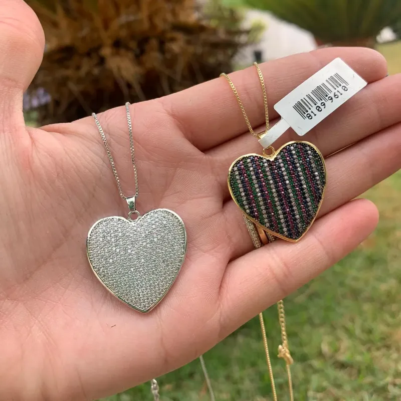 CORRENTE CORAÇÃO CRAVEJADO MÉDIO PEDRA COLORS  COM EXTENSOR- BANHADO A OURO 18K CORRENTE CORAÇÃO CRAVEJADO MÉDIO PEDRA COLORS  COM EXTENSOR- BANHADO A OURO 18K