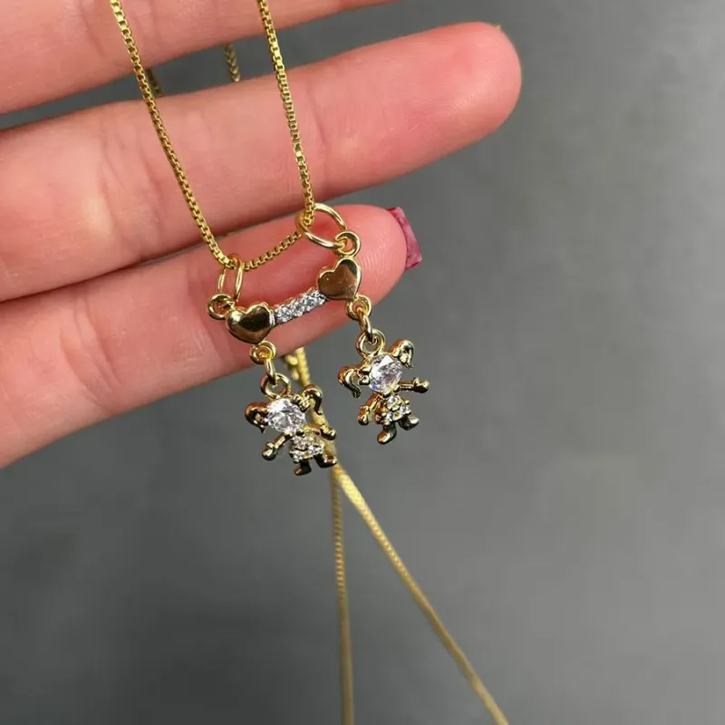 CORRENTE VENEZIANA CANGA CORAÇÕES LATERAL 2 MENINAS  CRISTAL PONTO DE LUZ - BANHADO A OURO 18K CORRENTE VENEZIANA CANGA CORAÇÕES LATERAL 2 MENINAS  CRISTAL PONTO DE LUZ - BANHADO A OURO 18K