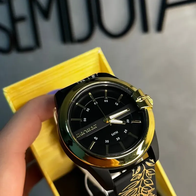 RELÓGIO MORMAII DOURADO INTERIOR PRETO COM PULSEIRA PRETA BORRACHA FLORIDA- COR OURO RELÓGIO MORMAII DOURADO INTERIOR PRETO COM PULSEIRA PRETA BORRACHA FLORIDA- COR OURO