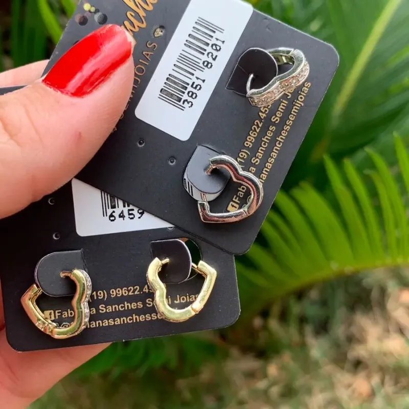 BRINCO ARGOLA CORAÇÃO CRAVEJADO PEQUENO- BANHADO A RÓDIO BRANCO BRINCO ARGOLA CORAÇÃO CRAVEJADO PEQUENO- BANHADO A RÓDIO BRANCO