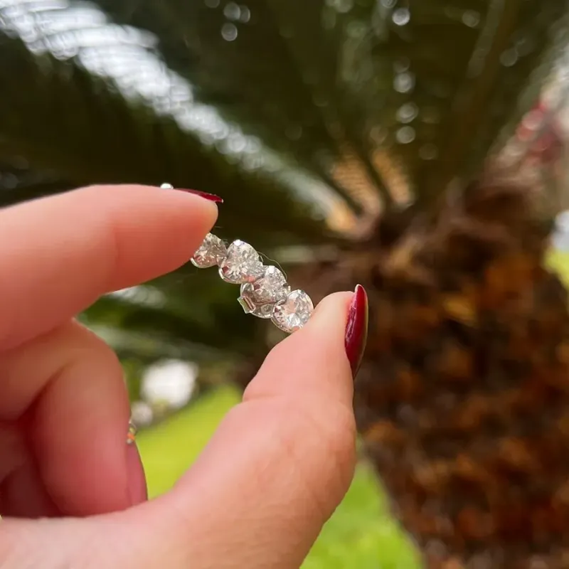 BRINCO TIPO EAR CUFF ZIRCONIA DE CORAÇÃO CRISTAL - BANHADO A RÓDIO BRANCO BRINCO TIPO EAR CUFF ZIRCONIA DE CORAÇÃO CRISTAL - BANHADO A RÓDIO BRANCO