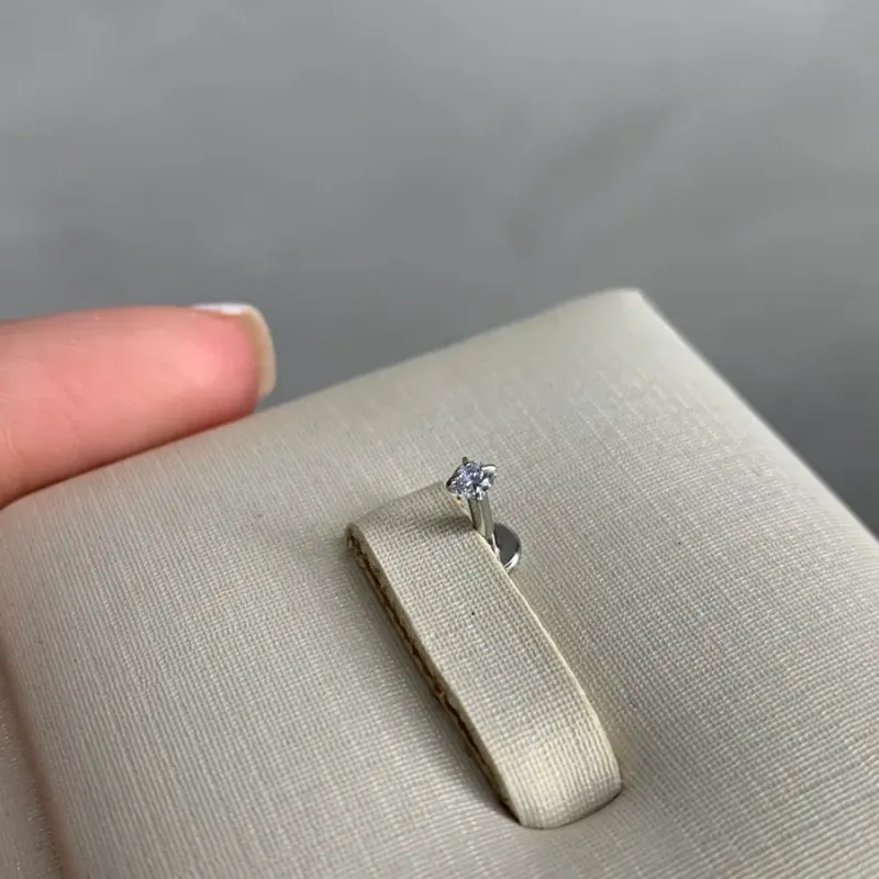 PIERCING PINO PONTO DE LUZ ZIRCONIA FRONTAL 6MM -  BANHADO A RÓDIO BRANCO PIERCING PINO PONTO DE LUZ ZIRCONIA FRONTAL 6MM -  BANHADO A RÓDIO BRANCO