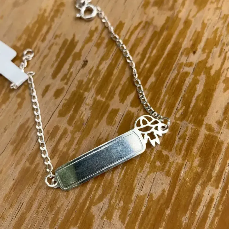 PULSEIRA INFANTIL PLACA COM MENINO  VAZADO ELO GRUMET FINO - PRATA 925 PULSEIRA INFANTIL PLACA COM MENINO  VAZADO ELO GRUMET FINO - PRATA 925