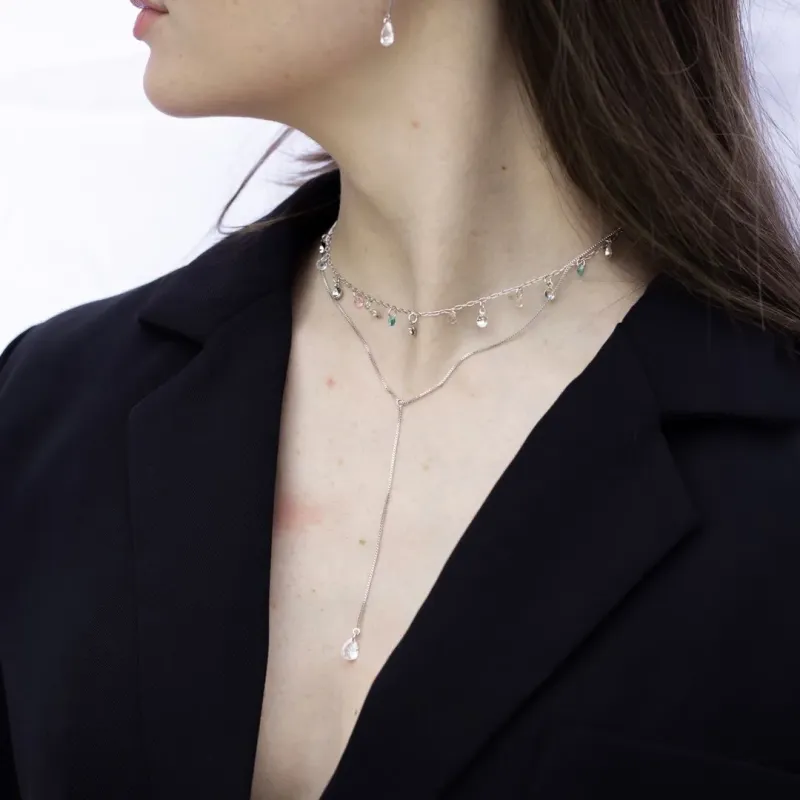 CHOKER COM PONTO DE LUZ COLORS E MEDALHAS LISA PENDURADO - BANHADO A RÓDIO BRANCO CHOKER COM PONTO DE LUZ COLORS E MEDALHAS LISA PENDURADO - BANHADO A RÓDIO BRANCO