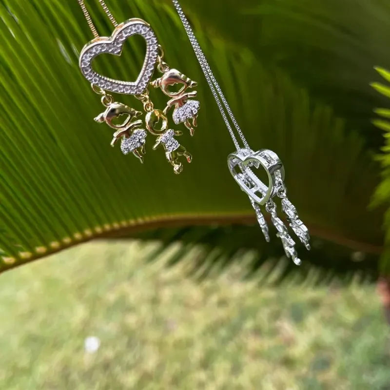 CORRENTE VENEZIANA CORAÇÃO CRAVEJADO COM 2 MENINAS E 1 MENINO PENDURADO 45CM - BANHADO A OURO 18K CORRENTE VENEZIANA CORAÇÃO CRAVEJADO COM 2 MENINAS E 1 MENINO PENDURADO 45CM - BANHADO A OURO 18K