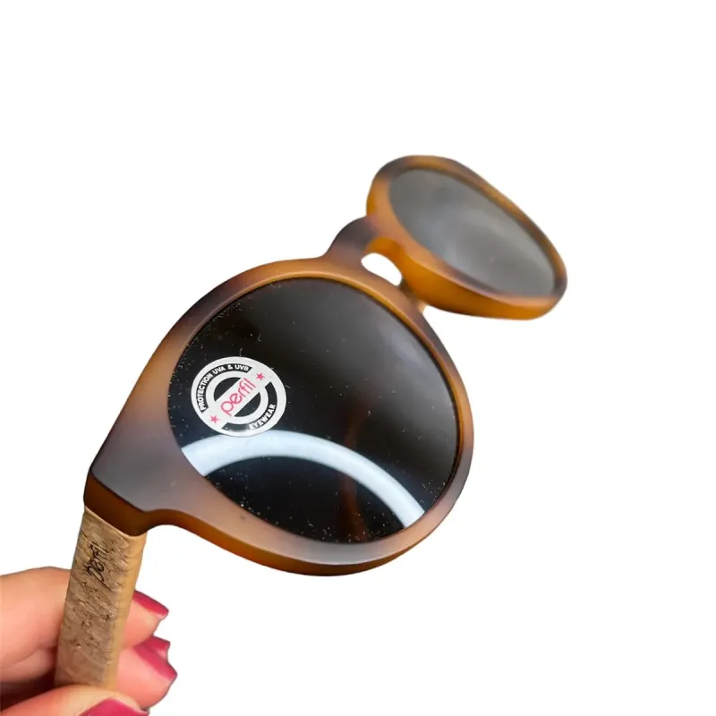 ÓCULOS FEMININO ARMAÇÃO REDONDA ANIMAL PRINT FOSCO ASTE EM ROLHA, LENTE LEVEMENTE ESPELHADA -LENTE NÃO POLARIZADA ÓCULOS FEMININO ARMAÇÃO REDONDA ANIMAL PRINT FOSCO ASTE EM ROLHA, LENTE LEVEMENTE ESPELHADA -LENTE NÃO POLARIZADA