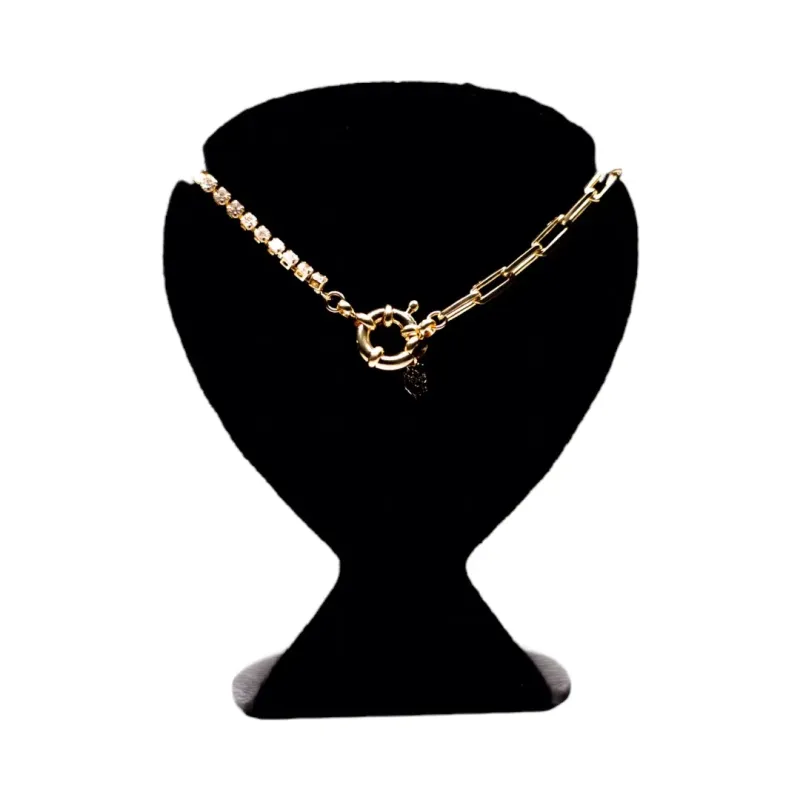 CHOKER MEIO A MEIO SENDO RIVIERA E CARTHIE COM FECHO BOIA- BANHADO A OURO 18K CHOKER MEIO A MEIO SENDO RIVIERA E CARTHIE COM FECHO BOIA- BANHADO A OURO 18K