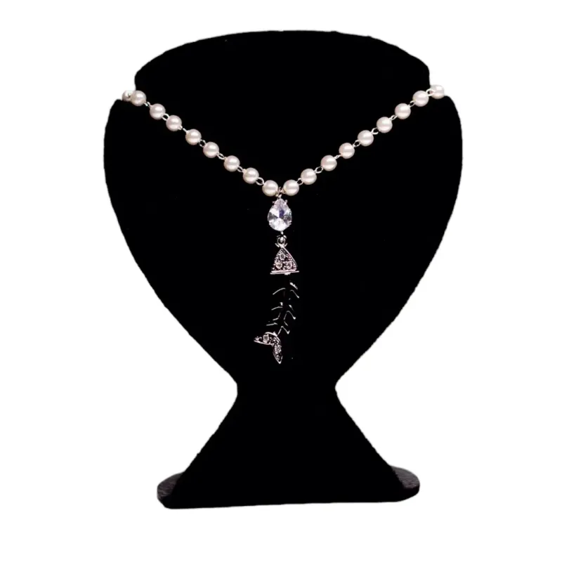 CORRENTE DE PÉROLA COM ESQUELETO DE PEIXE E GOTA ZIRCONIA -BANHADO A RÓDIO BRANCO CORRENTE DE PÉROLA COM ESQUELETO DE PEIXE E GOTA ZIRCONIA -BANHADO A RÓDIO BRANCO