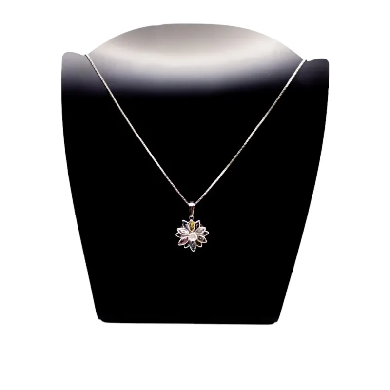 CORRENTE COM FLOR DE LOTUS COLORS E CORRENTE VENEZIANA  -BANHADO A RÓDIO BRANCO CORRENTE COM FLOR DE LOTUS COLORS E CORRENTE VENEZIANA  -BANHADO A RÓDIO BRANCO